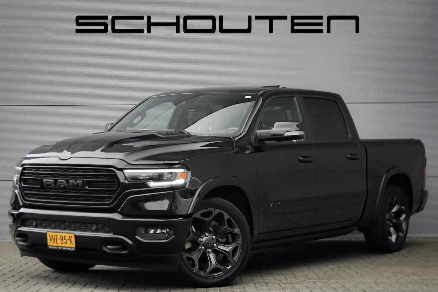 Dodge Ram 1500 - 5.7 V8 4x4 Night Dubbele Cabine Luchtvering Pano 22" - AutoWereld.nl