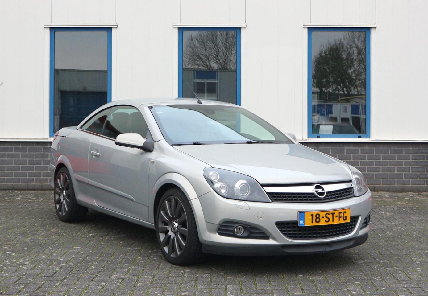 Opel Astra TwinTop - 2.0 T Cosmo Leder Stvw PDC NL auto - AutoWereld.nl