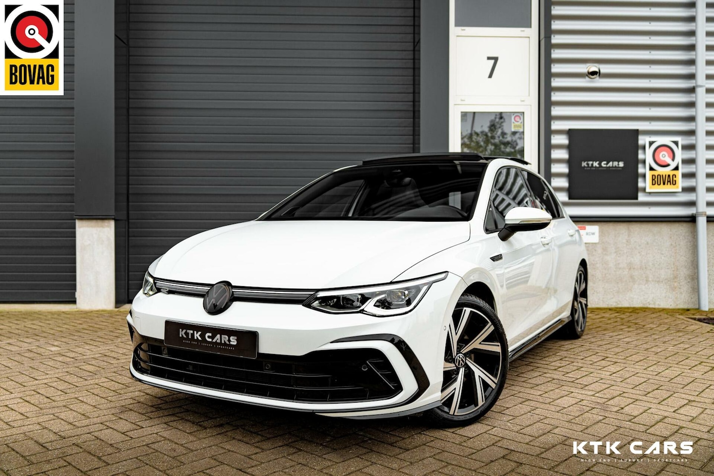 Volkswagen Golf - 1.5 eTSI R-Line|Pano|H&K|iQ-Light|Sfeer|Line|Acc|CarPlay|SmartClimate|Stuurwielverwarming - AutoWereld.nl