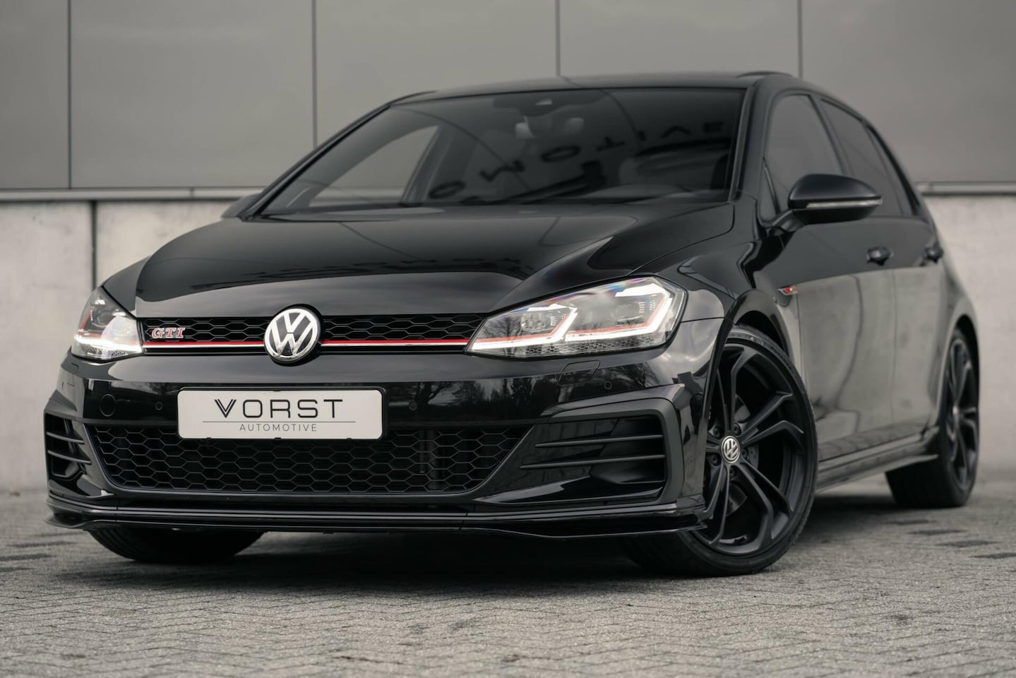 Volkswagen Golf - 2.0 TSI GTI TCR Pano Dsg Leer - AutoWereld.nl