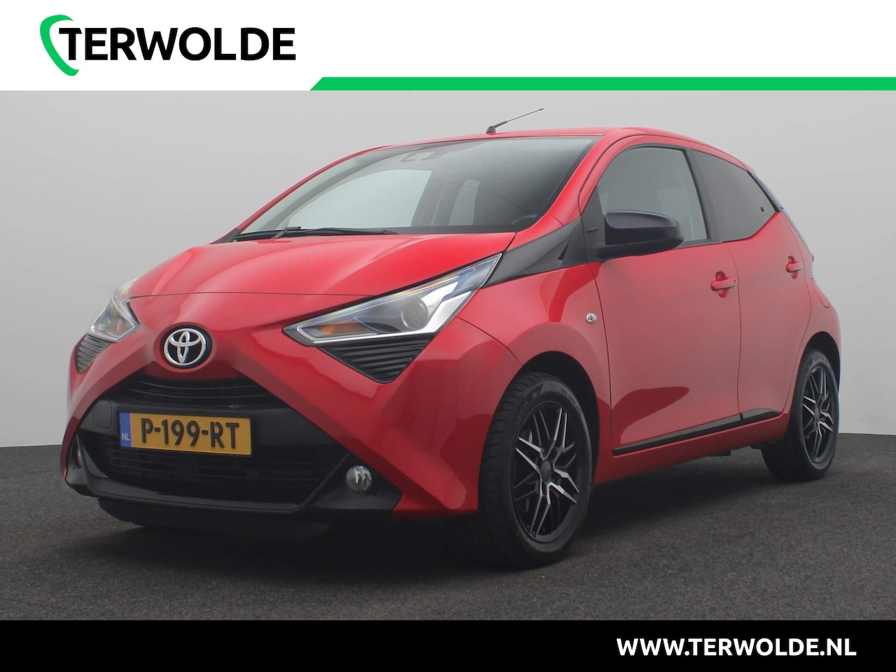 Toyota Aygo - 1.0 VVT-i x-play | Parkeercamera | Apple Carplay/Android Auto | Airco | - AutoWereld.nl