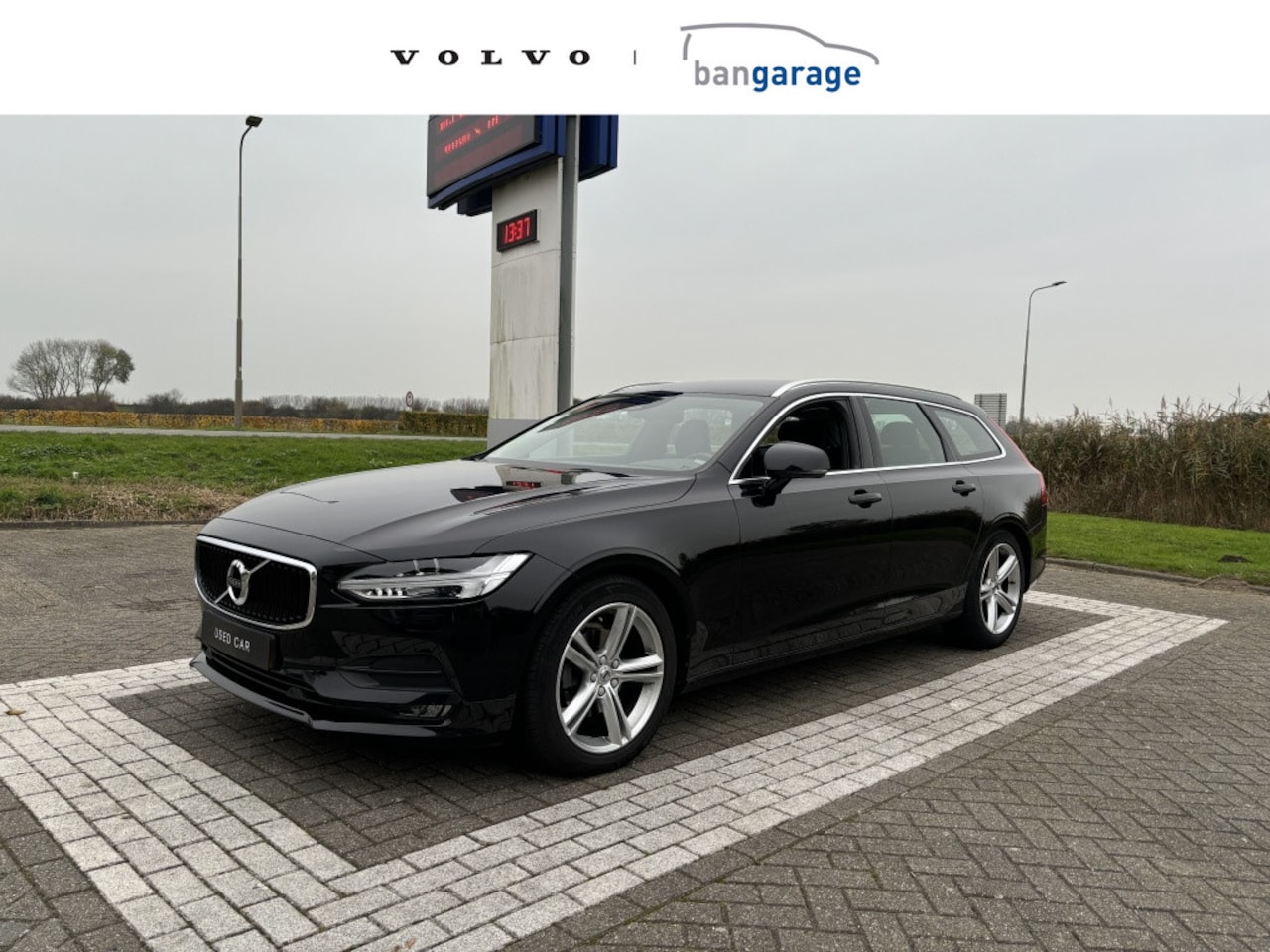 Volvo V90 - D4 Momentum ACC Leder Apple Carplay Trekhaak Automaat - AutoWereld.nl