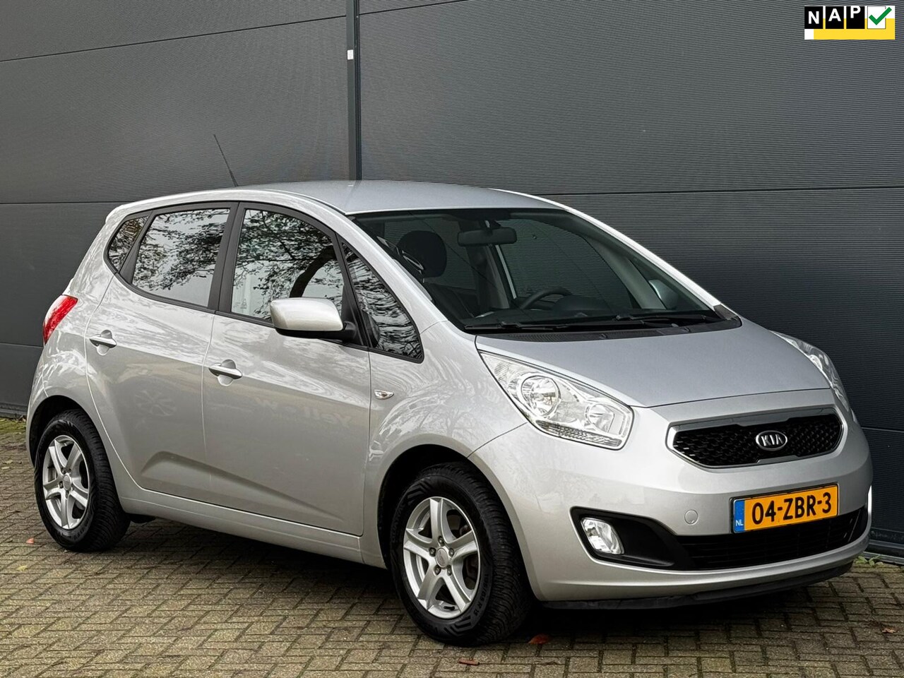 Kia Venga - 1.4 CVVT Plus Pack AIRCO NAVI CAMERA TREKHAAK 1ste EIGENAAR - AutoWereld.nl