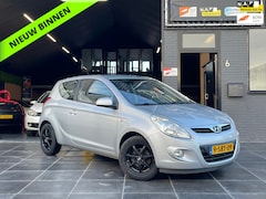 Hyundai i20 - 1.4i DynamicVersion|Airco|Elek. Ramen|APK