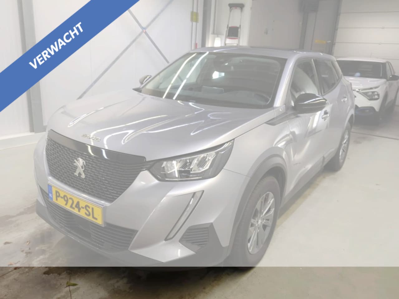 Peugeot 2008 - 1.2 PureTech Active Pack VERWACHT | Navigatie | Carplay | Cruise Control | Automatische Ai - AutoWereld.nl