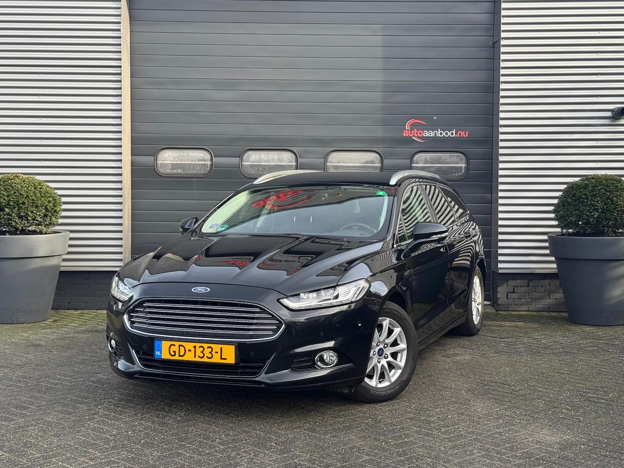 Ford Mondeo Wagon - 1.5 Titanium | Navigatie | Parkeersensoren | Trekhaak | Elektrische Trekhaak | - AutoWereld.nl