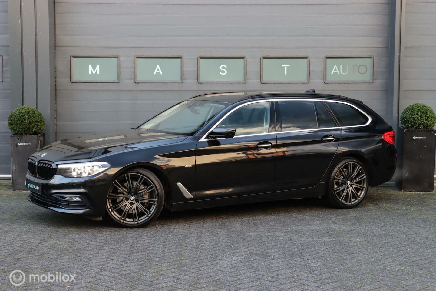 BMW 5-serie Touring - 530i Executive Sportline - AutoWereld.nl