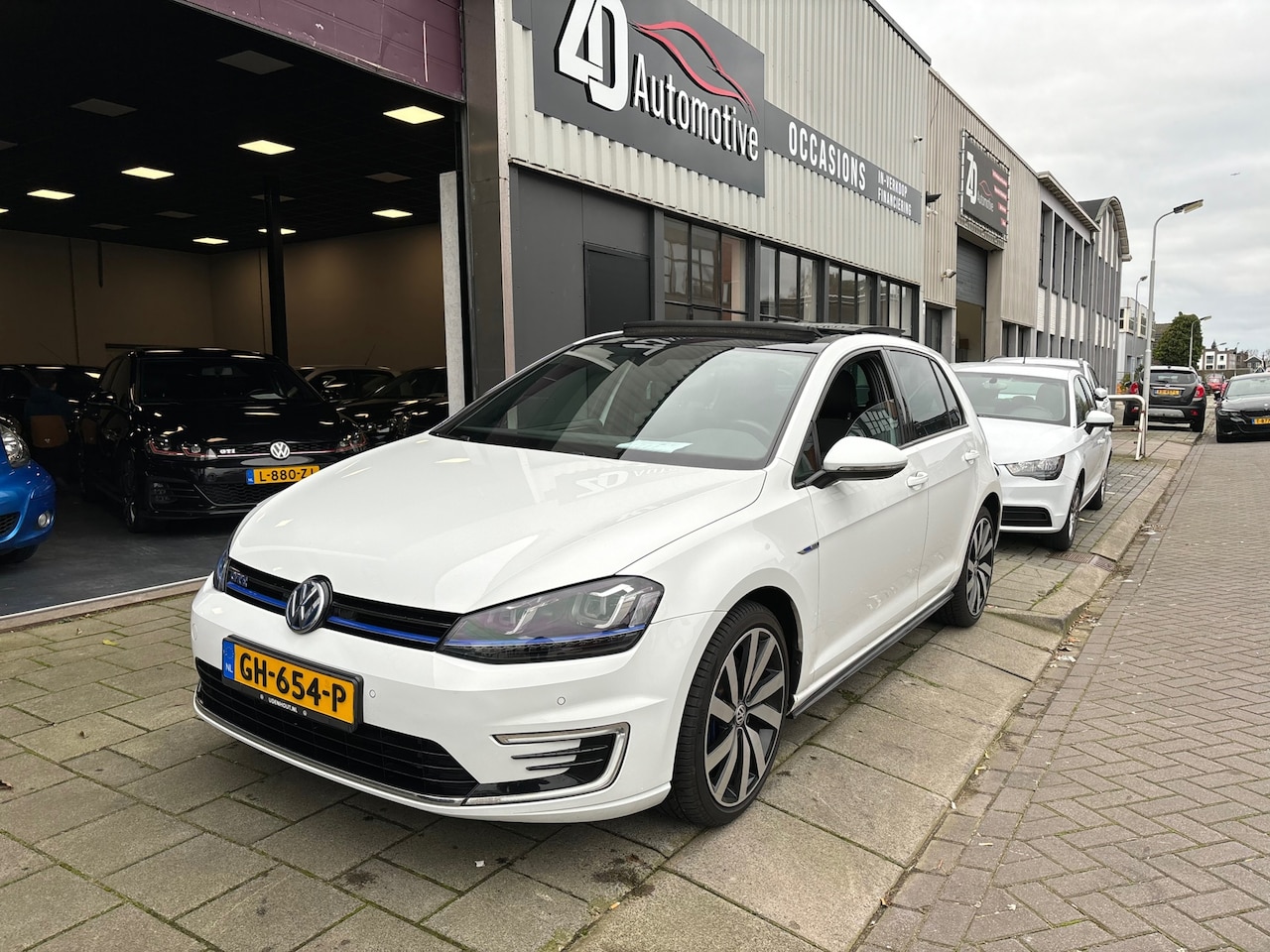 Volkswagen Golf - 1.4 TSI GTE DSG NAP Pano PDC NL Auto DealerOH - AutoWereld.nl