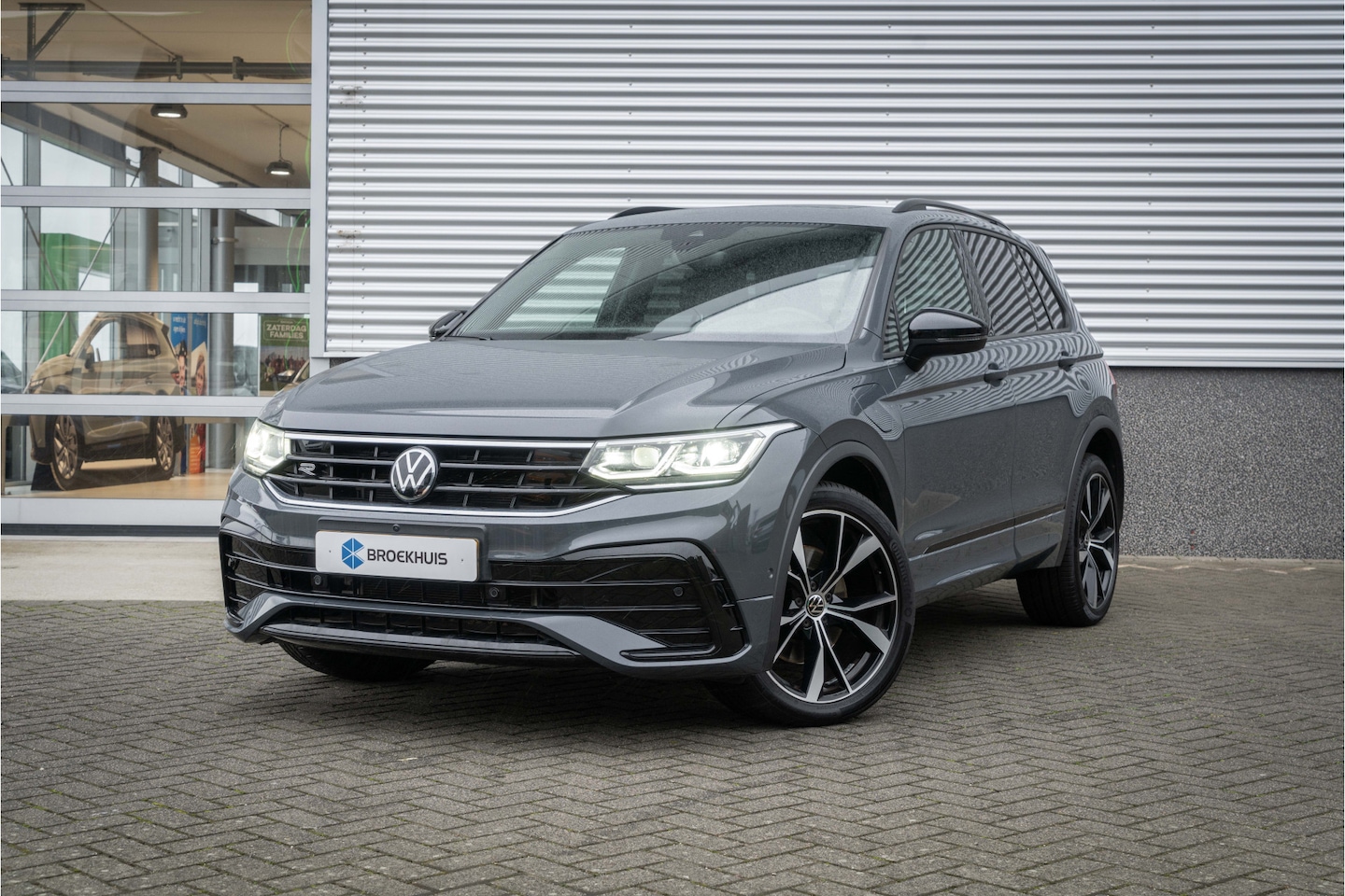 Volkswagen Tiguan - 1.4 TSI 245pk DSG eHybrid R-Line Business | Pan-Dak| 20 Inch| Camera| Winterpakket| - AutoWereld.nl