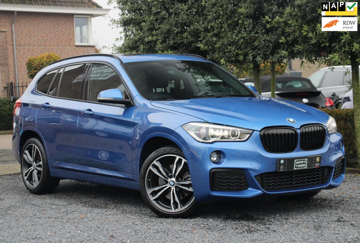 BMW X1 - SDrive20i High Executive 192 PK Aut. M-Pakket Trekhaak Pano Camera 19'' - AutoWereld.nl