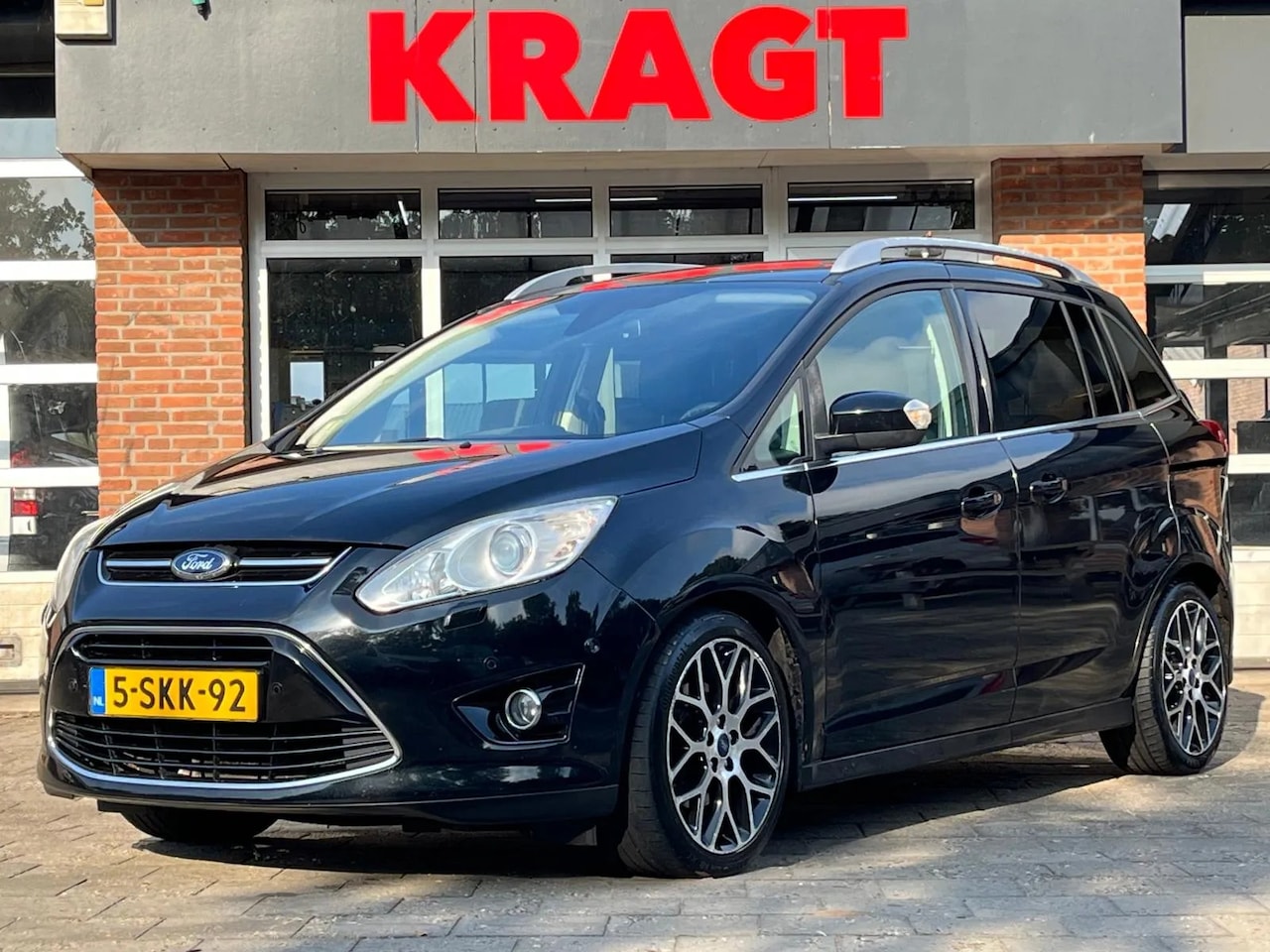 Ford Grand C-Max - Titanium 7p. 1.0 125 pk - navi - 18" - Xenon - - AutoWereld.nl