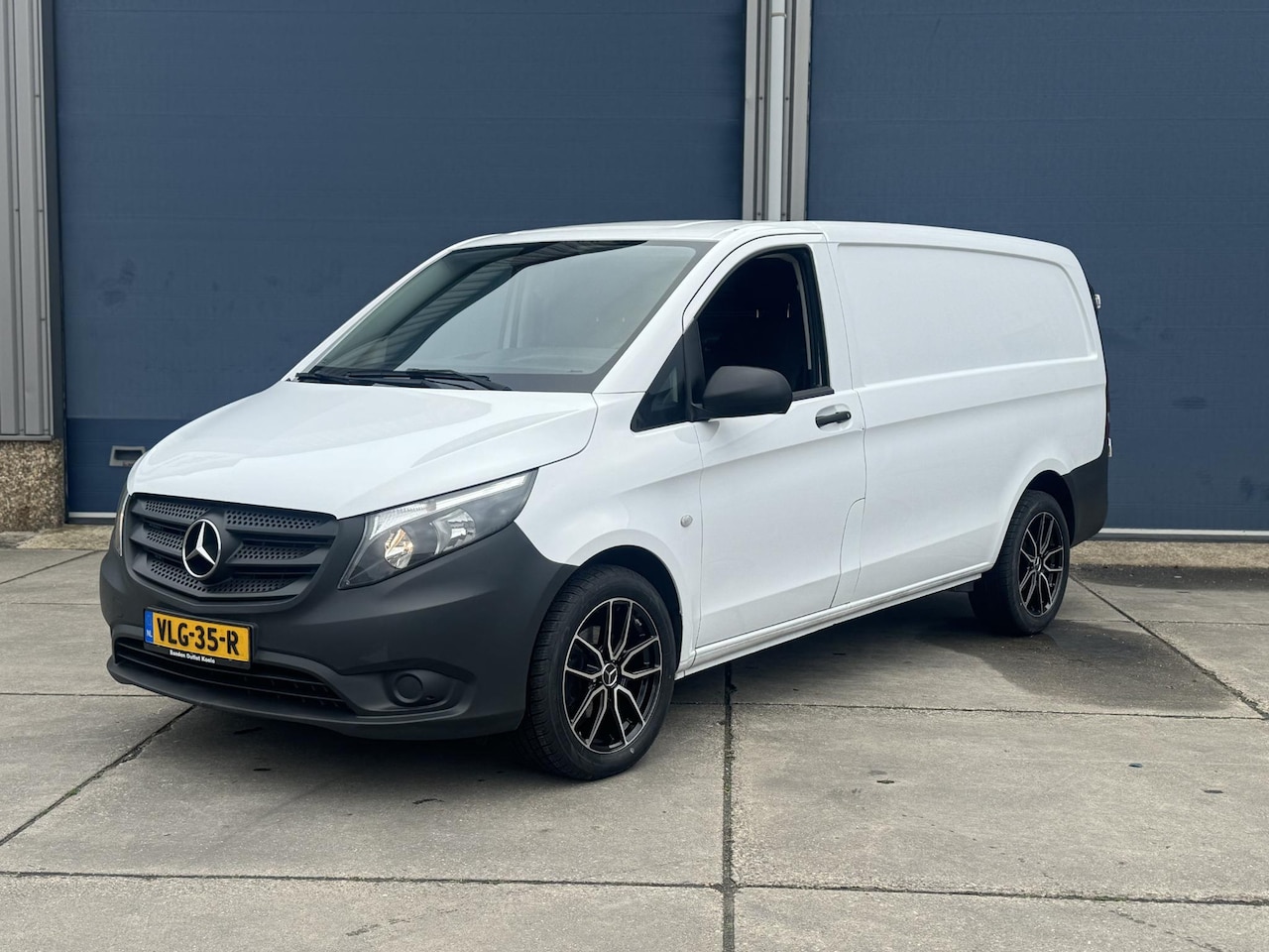 Mercedes-Benz Vito - 110 CDI Lang AIRCO / CRUISE CONTROLE / L2H1 / EURO 6 / TREKHAAK - AutoWereld.nl