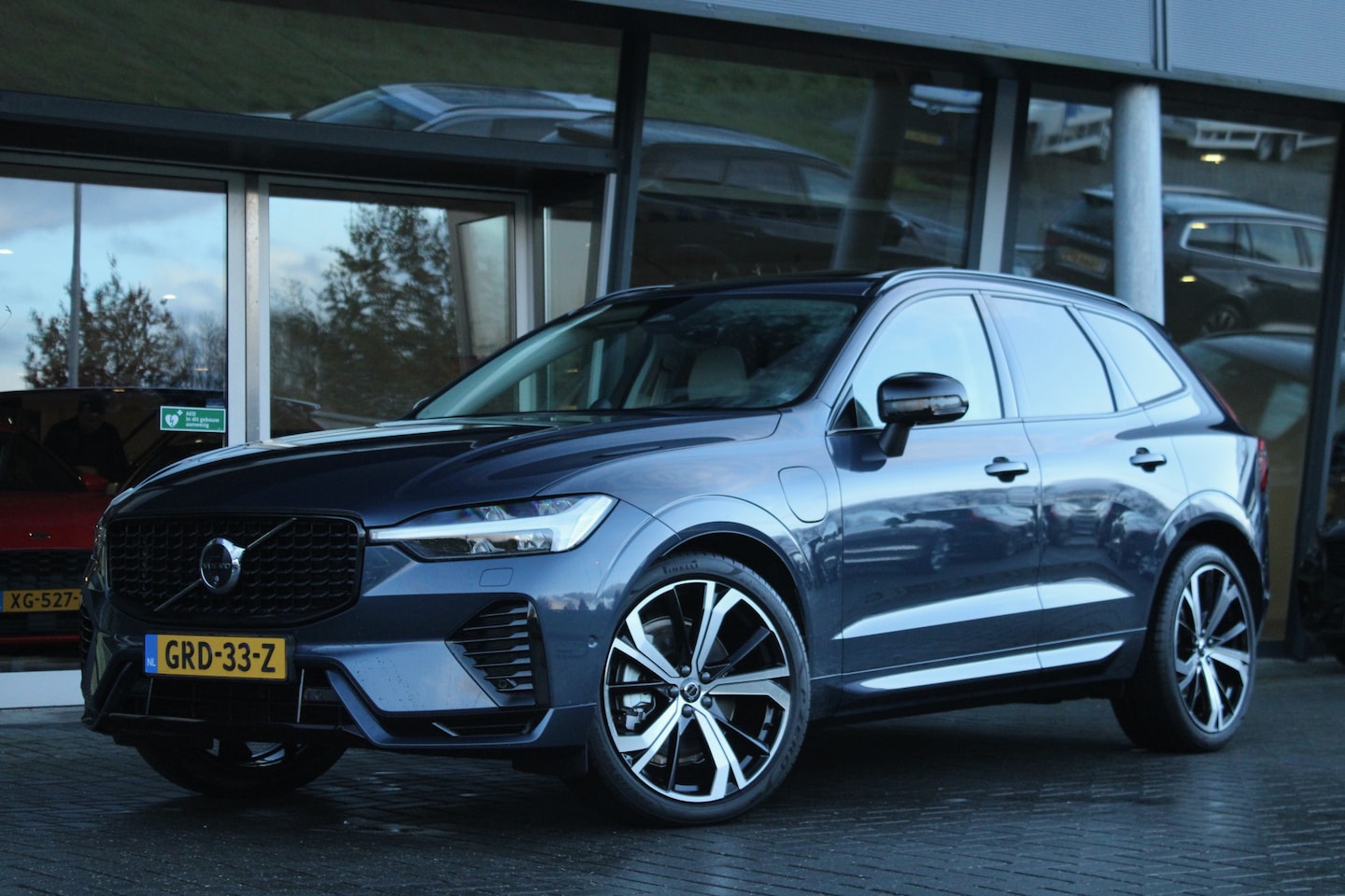 Volvo XC60 - Recharge T6 AWD Ultimate Dark | Luchtvering | Bowers & Wilkins | Panoramamdak | 360° Camer - AutoWereld.nl