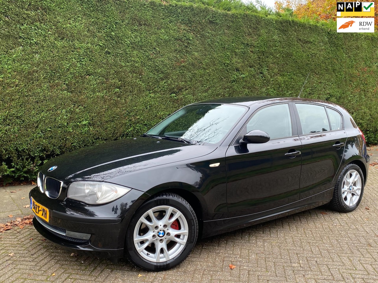 BMW 1-serie - 118i RIJDT SUPER/AIRCO IJSKOUD/PDC/6VERSNELLING! - AutoWereld.nl