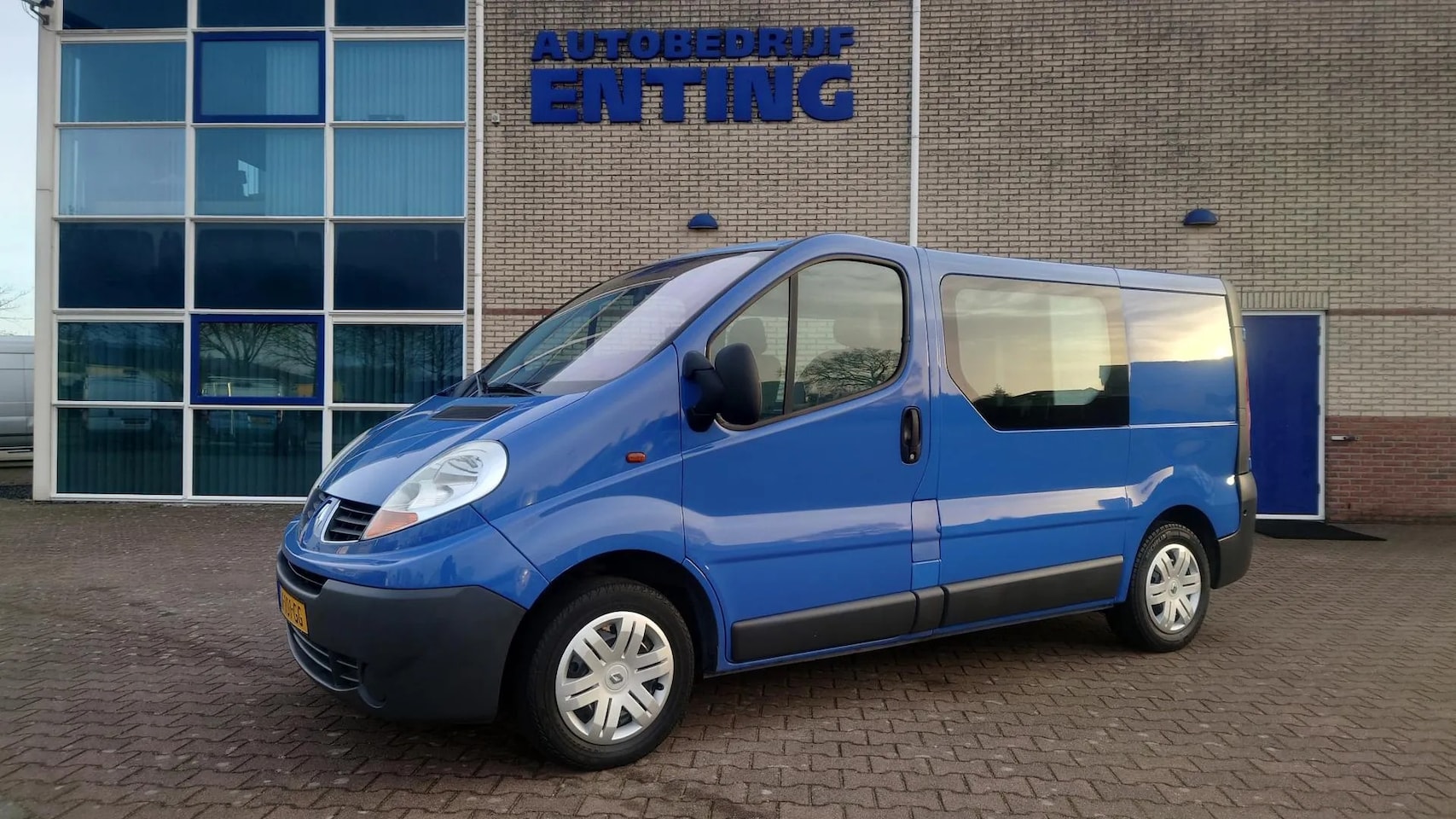 Renault Trafic - 2.0 DCI 66KW Rolstoellift 3+1 MARGE - AutoWereld.nl