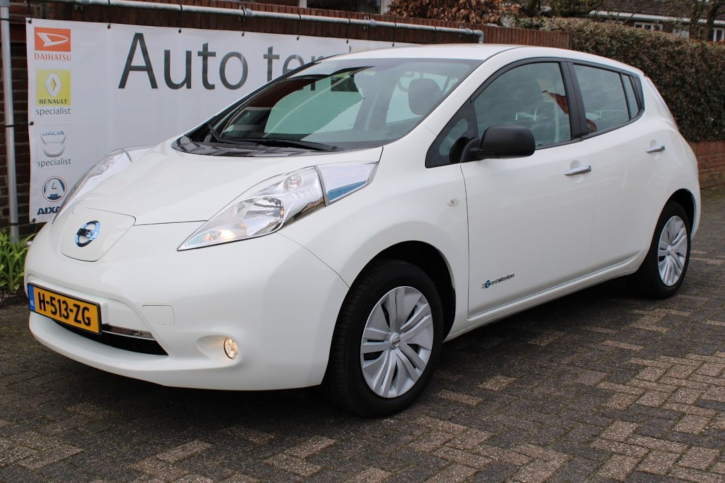 Nissan LEAF - € 6.900,- na aftrek overheidssubsidie*  Visia 24 kWh E.C.C./key - AutoWereld.nl