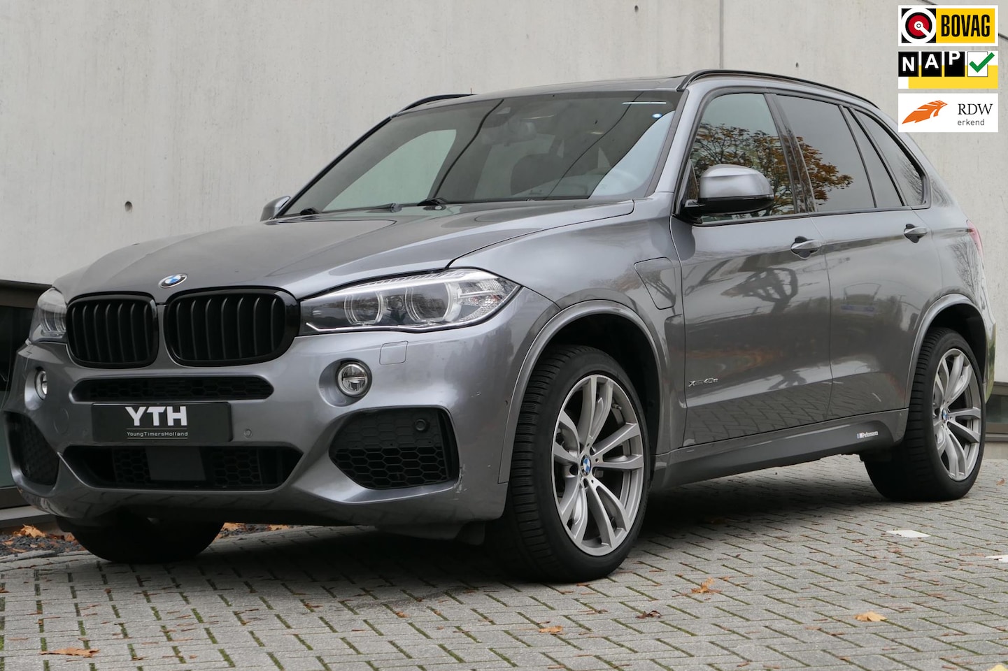 BMW X5 - XDrive40e iPerformance High Executive M-Sport Pano Shadowline Carplay Leder Sportstoelen - AutoWereld.nl