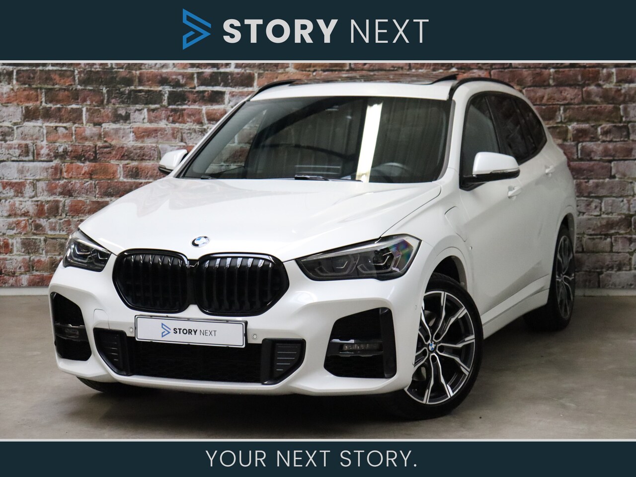 BMW X1 - xDrive25e High Executive M Sport Pakket Automaat / Trekhaak / Panoramadak / Head-Up Displa - AutoWereld.nl