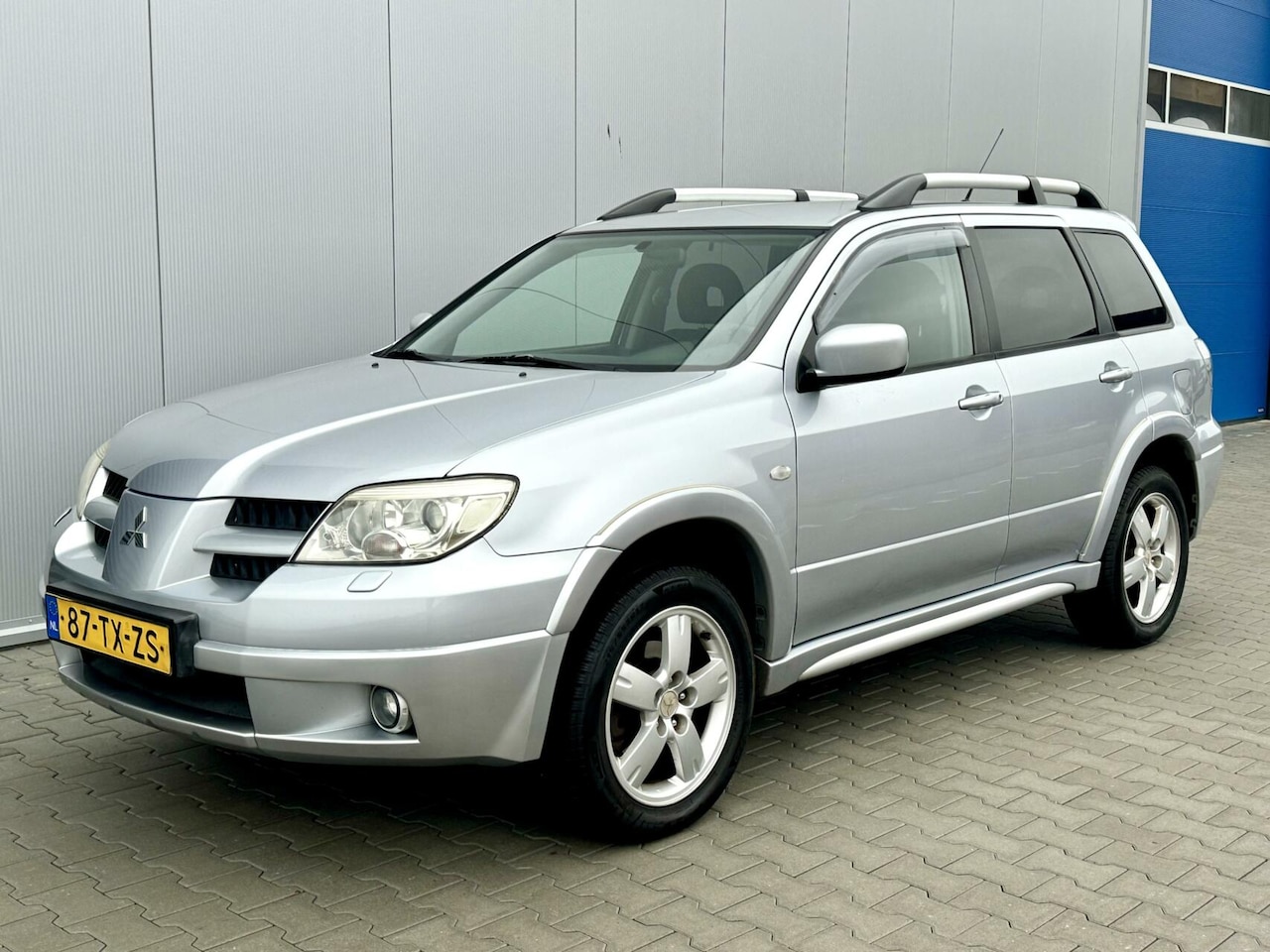 Mitsubishi Outlander - 2.4 Invite | Automaat | Trekhaak | NAP - AutoWereld.nl