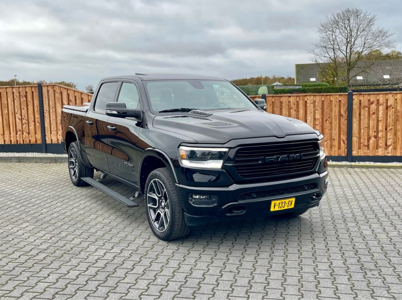 Dodge Ram 1500 - 5.7 HEMI V8 4x4 Crew PANO LUCHTVERING - AutoWereld.nl