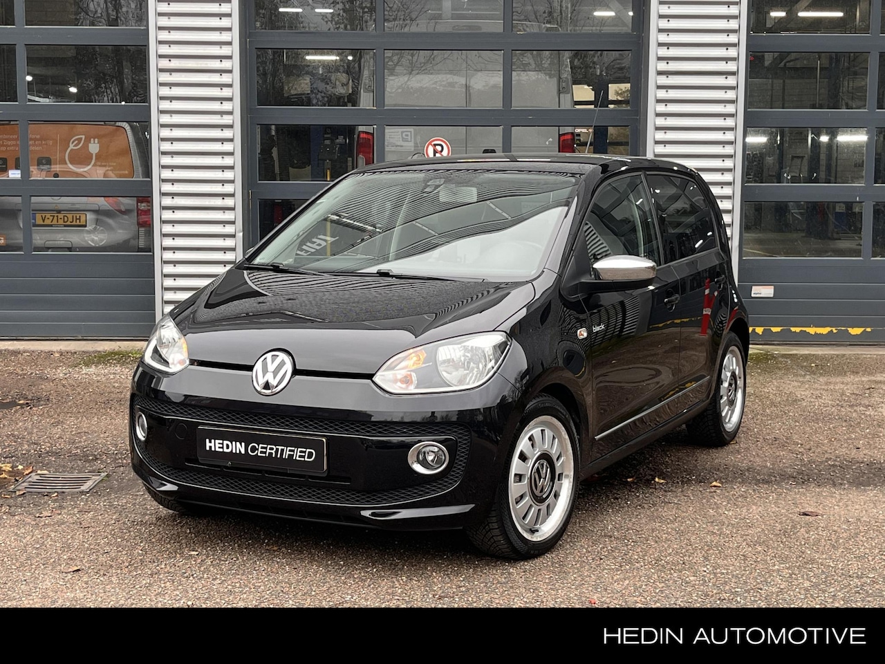 Volkswagen Up! - 1.0 high up! BlueMotion | Navigatie | Airco | Getinte ramen | - AutoWereld.nl