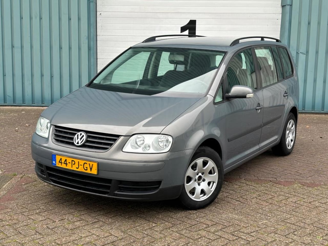 Volkswagen Touran - 1.6-16V FSI Athene 7-Persoons! Airco! 6bak! - AutoWereld.nl