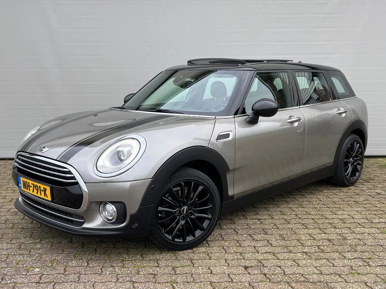 MINI Clubman - 1.5 Business, NL auto, dealer onderhouden, in nieuwstaat! - AutoWereld.nl