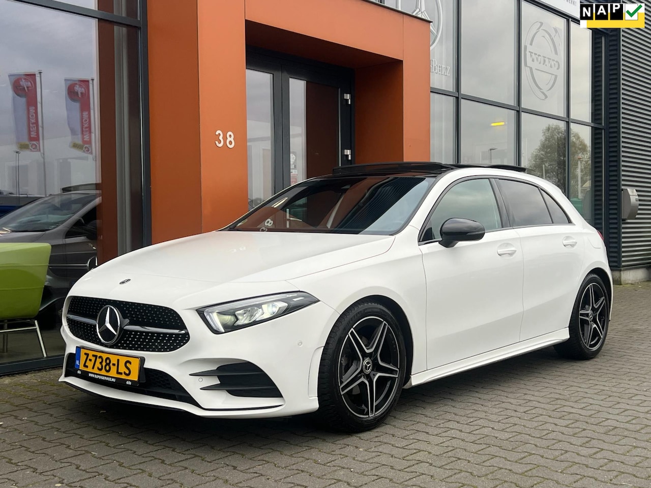 Mercedes-Benz A-klasse - 180 AMG AUT. Panodak|Carplay|Camera - AutoWereld.nl