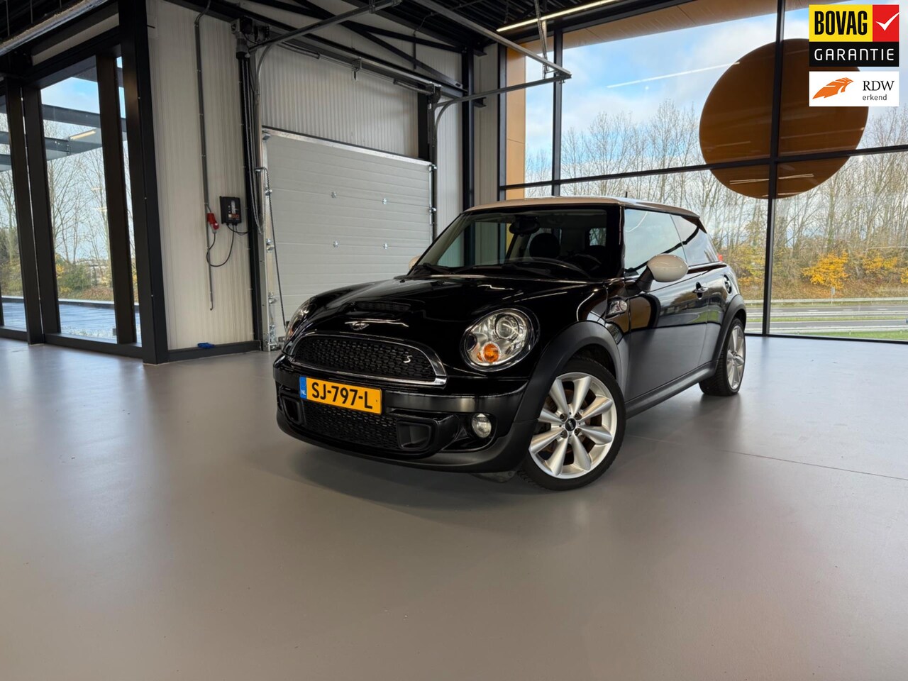 MINI Cooper S - Mini 1.6 Pepper Wired l Navi l Airco l 17” LM - AutoWereld.nl