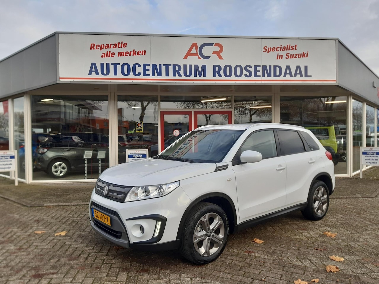 Suzuki Vitara - 1.6 Exclusive NAVI CAMERA STOELVERWARMING LMV NAP! 2de Eigenaar! 2 sleutels + Boekjes! - AutoWereld.nl