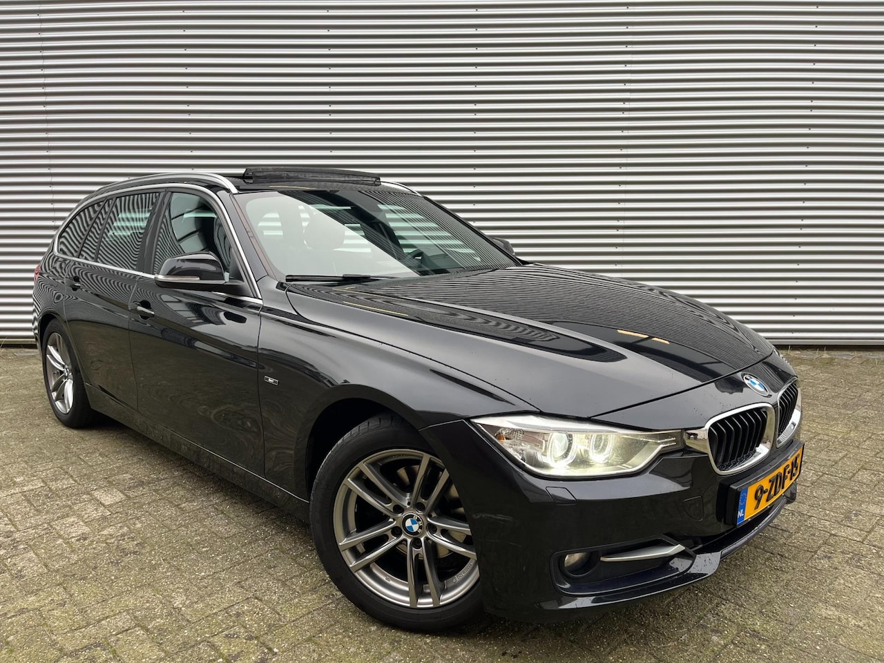 BMW 3-serie Touring - 318d Executive|Pano|Elkr Trekhaak|Navi|Stoelver|PDC|Airco| - AutoWereld.nl