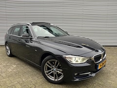 BMW 3-serie Touring - 318d Executive|Pano|Elkr Trekhaak|Navi|Stoelver|PDC|Airco|