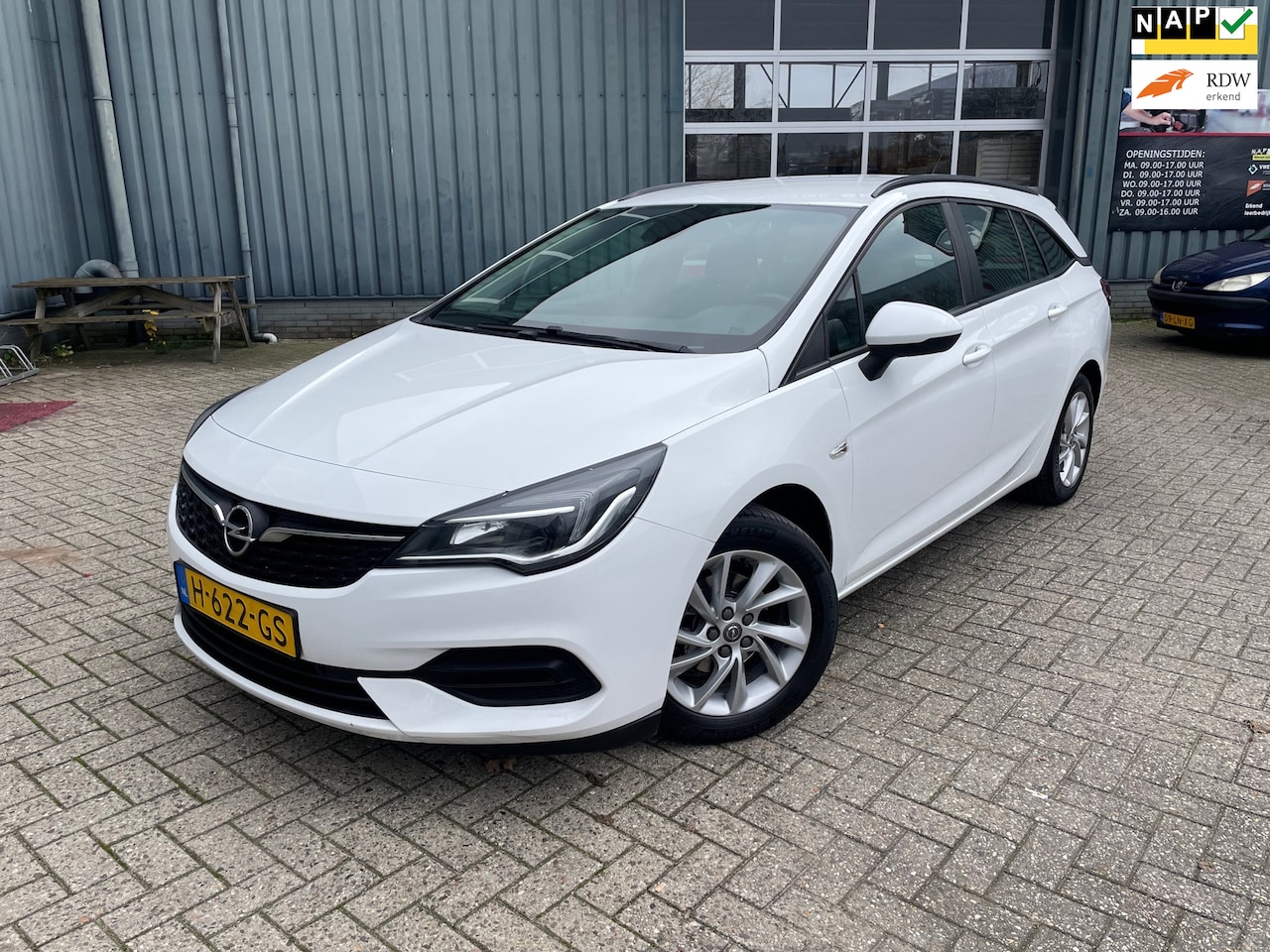 Opel Astra Sports Tourer - 1.2 Edition APK / Airco / NAP / Navi / Trekhaak - AutoWereld.nl