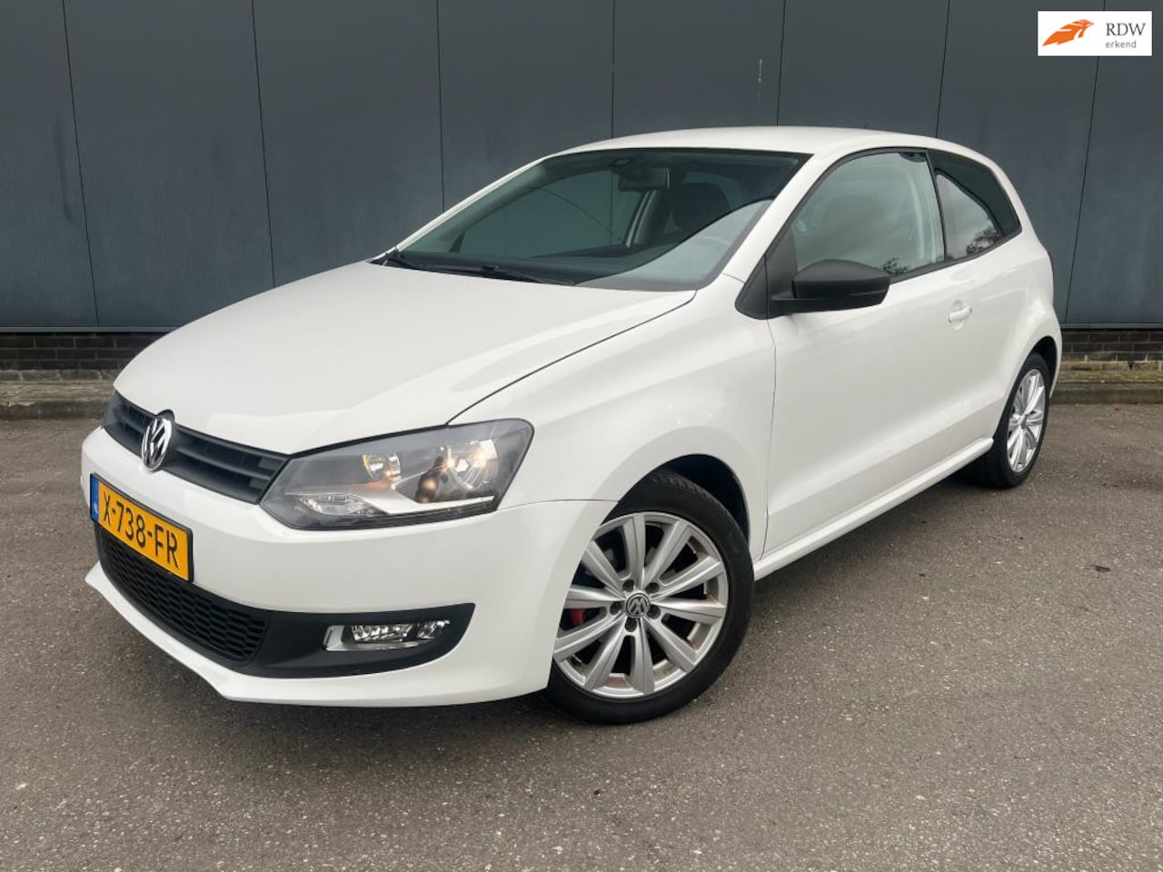 Volkswagen Polo - 1.2 Cruise-Navigatie-PDC-Stoelverwarming-LM! - AutoWereld.nl