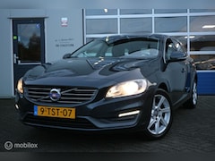 Volvo V60 - 1.6 T3 Momentum AUTOMAAT/NAVIGATIE/TREKHAAK/NAP