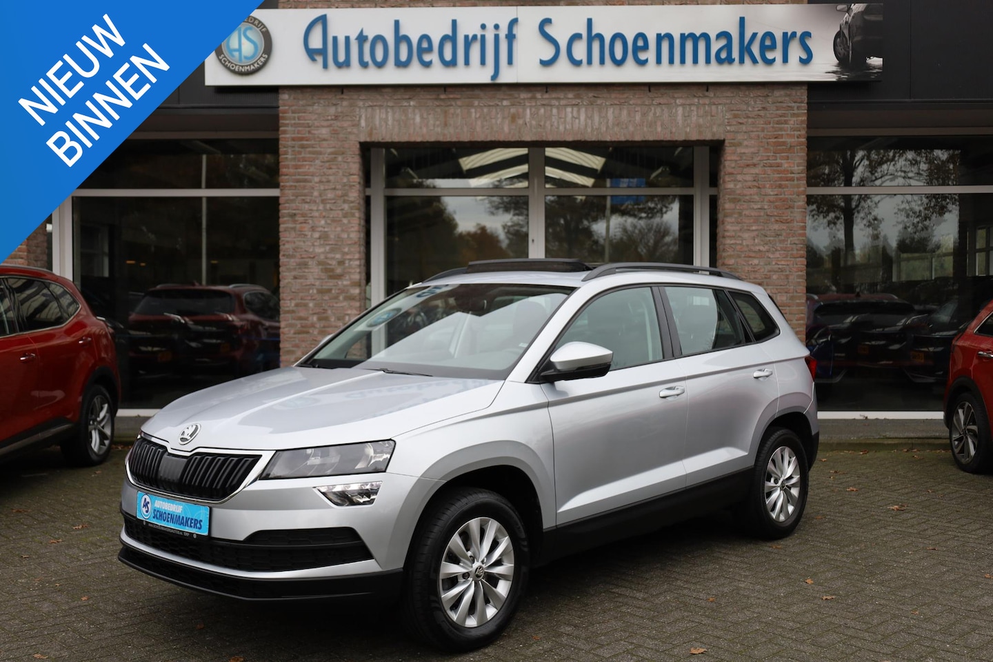 Skoda Karoq - 1.0 TSI Ambition CAMERA TREKHAAK-ELEC PANO DAB CARPLAY SFEERVERL. STOELVERW. NAVI 2xPDC LM - AutoWereld.nl