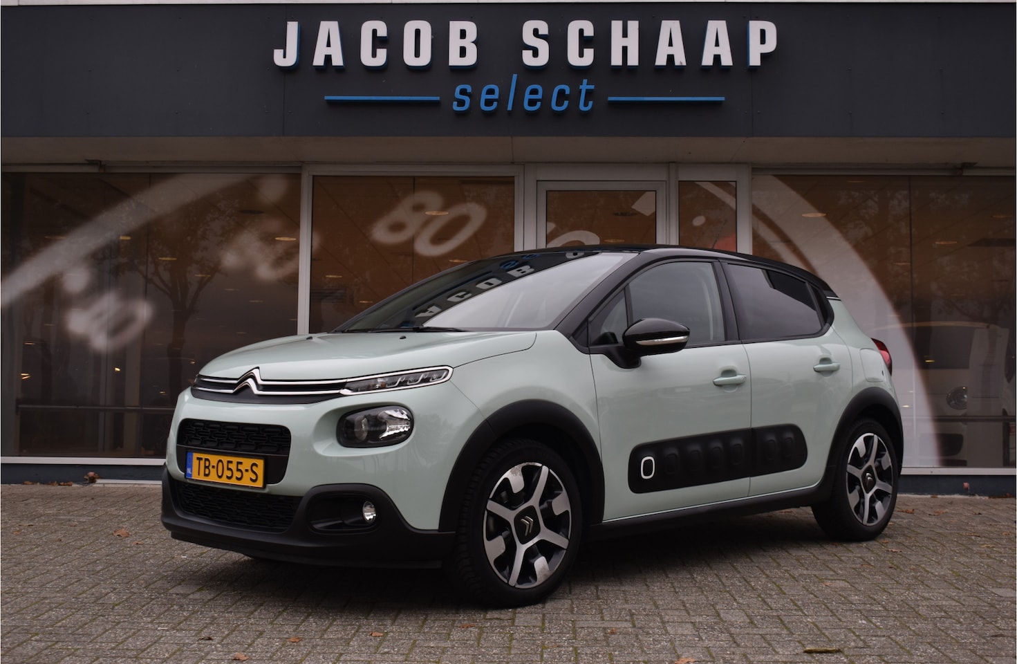 Citroën C3 - 1.2 PureTech S&S Shine / Airco / Camera / Navigatie / DAB / 17" LM - AutoWereld.nl