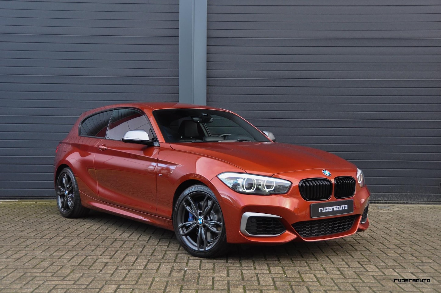 BMW 1-serie - M140i LCI2 | Navi Pro | Camera | HK | Stuurverwarming | 3-deurs | Sunset Orange | 2e eig - AutoWereld.nl