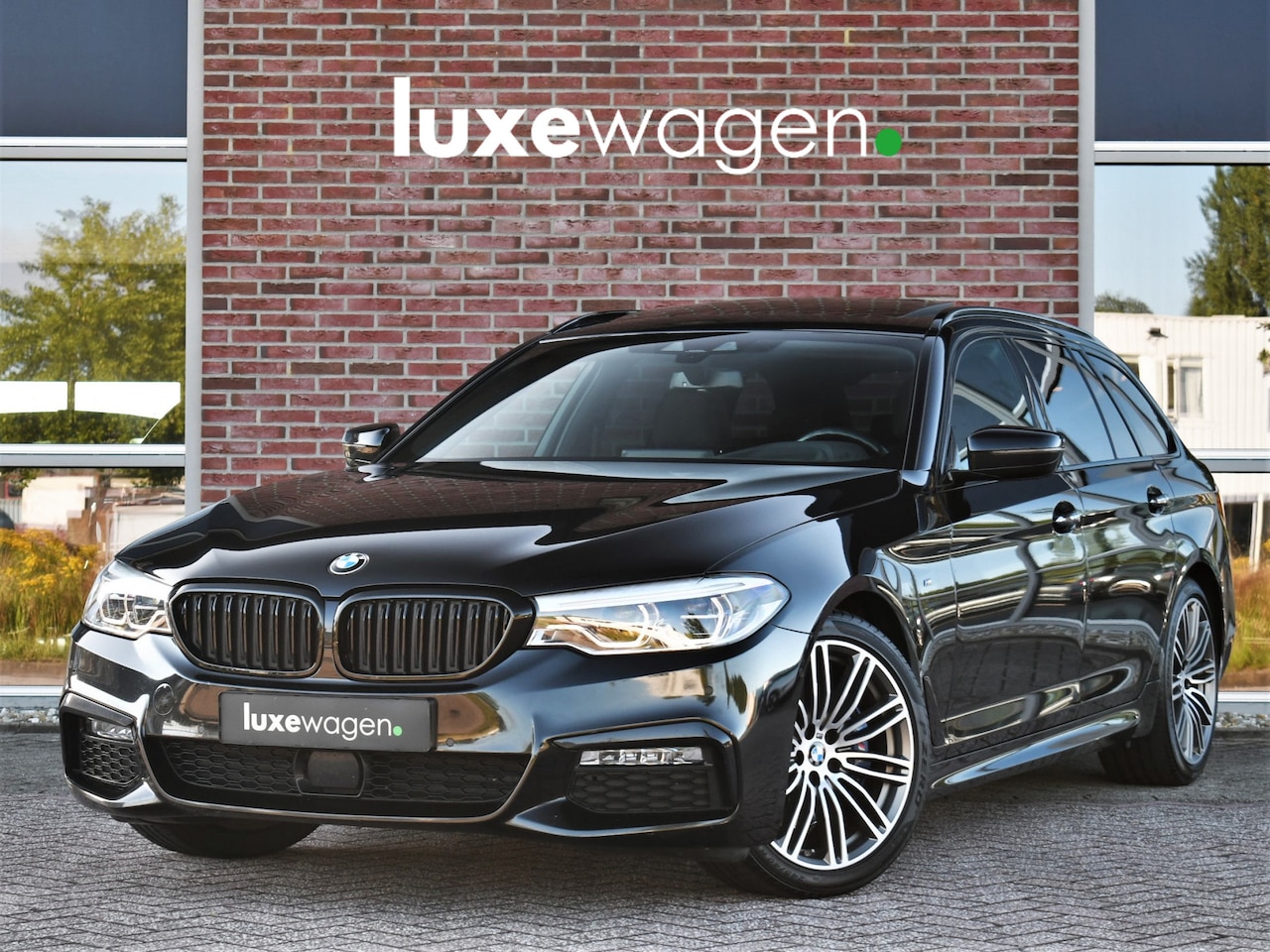 BMW 5-serie Touring - 530i 252pk M-Sport Pano ACC HUD 4wielbest Shadow - AutoWereld.nl