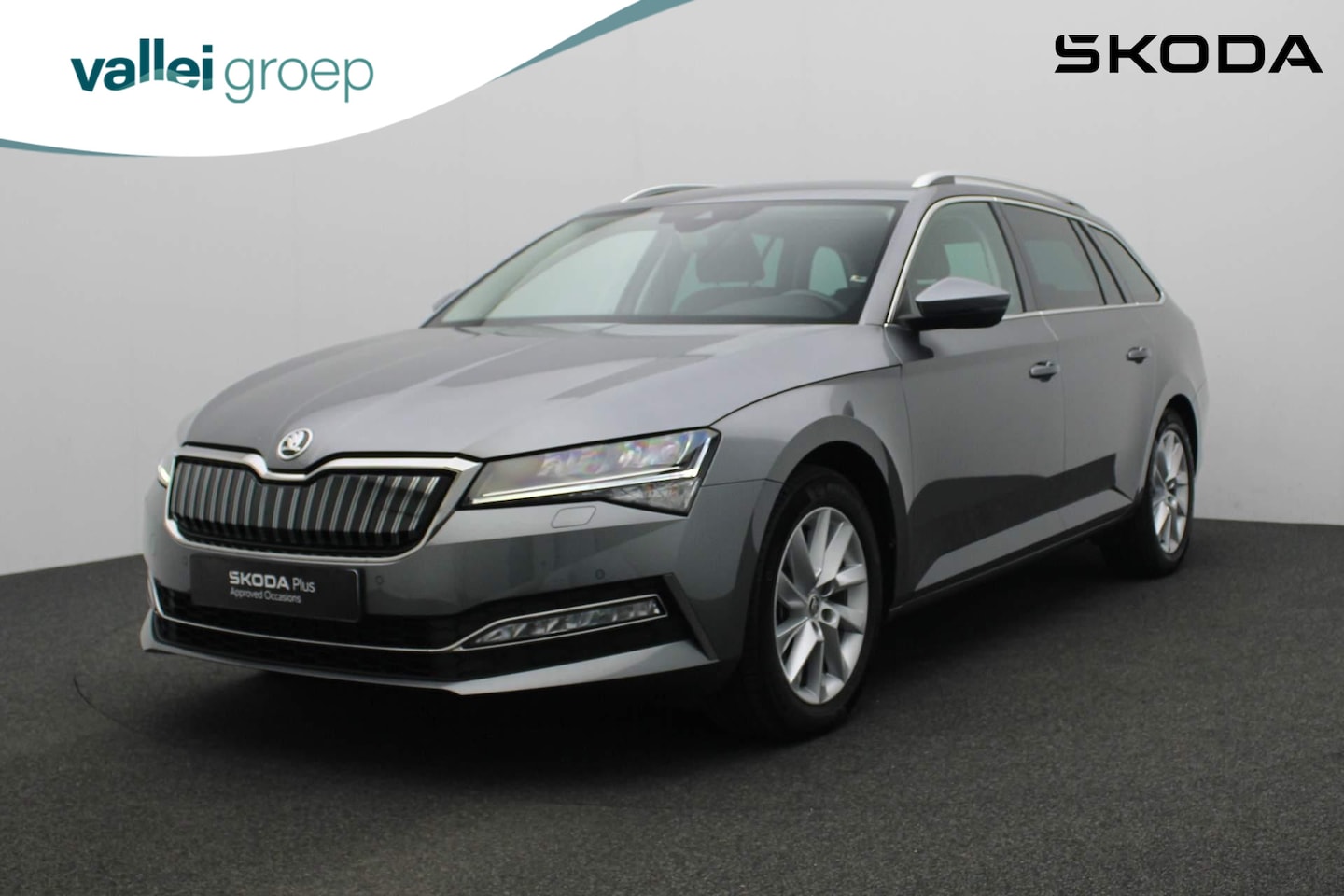 Skoda Superb Combi - 1.4 TSI 218PK DSG iV Business Edition Plus | Trekhaak | Navi | Keyless | Camera | ACC | 17 - AutoWereld.nl