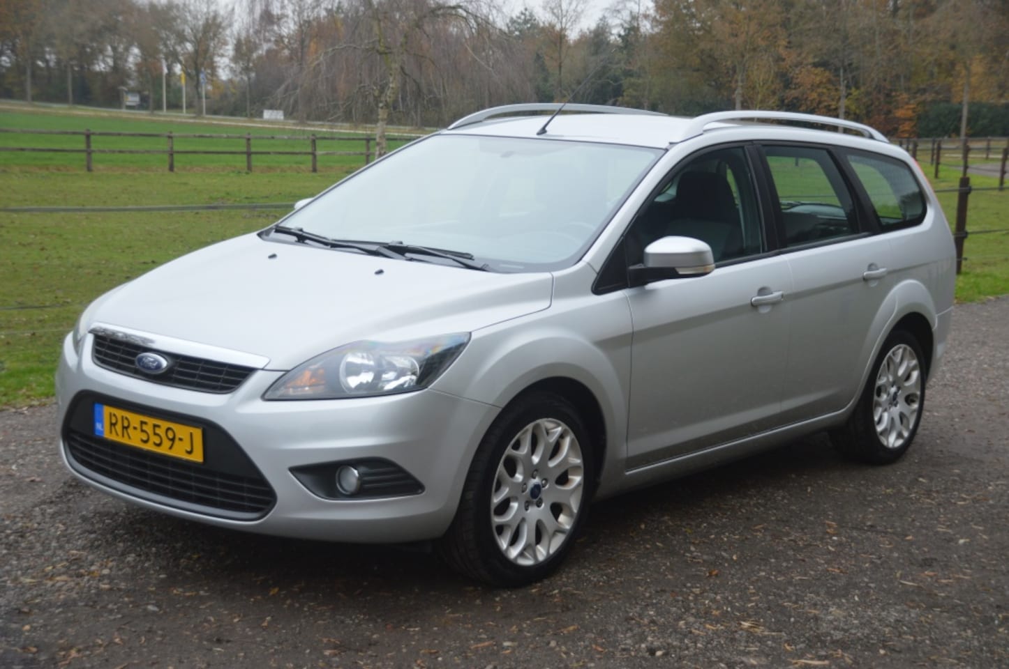 Ford Focus Wagon - 1.6 Trend Grijs Airco 17 Inch Trekhaak - AutoWereld.nl