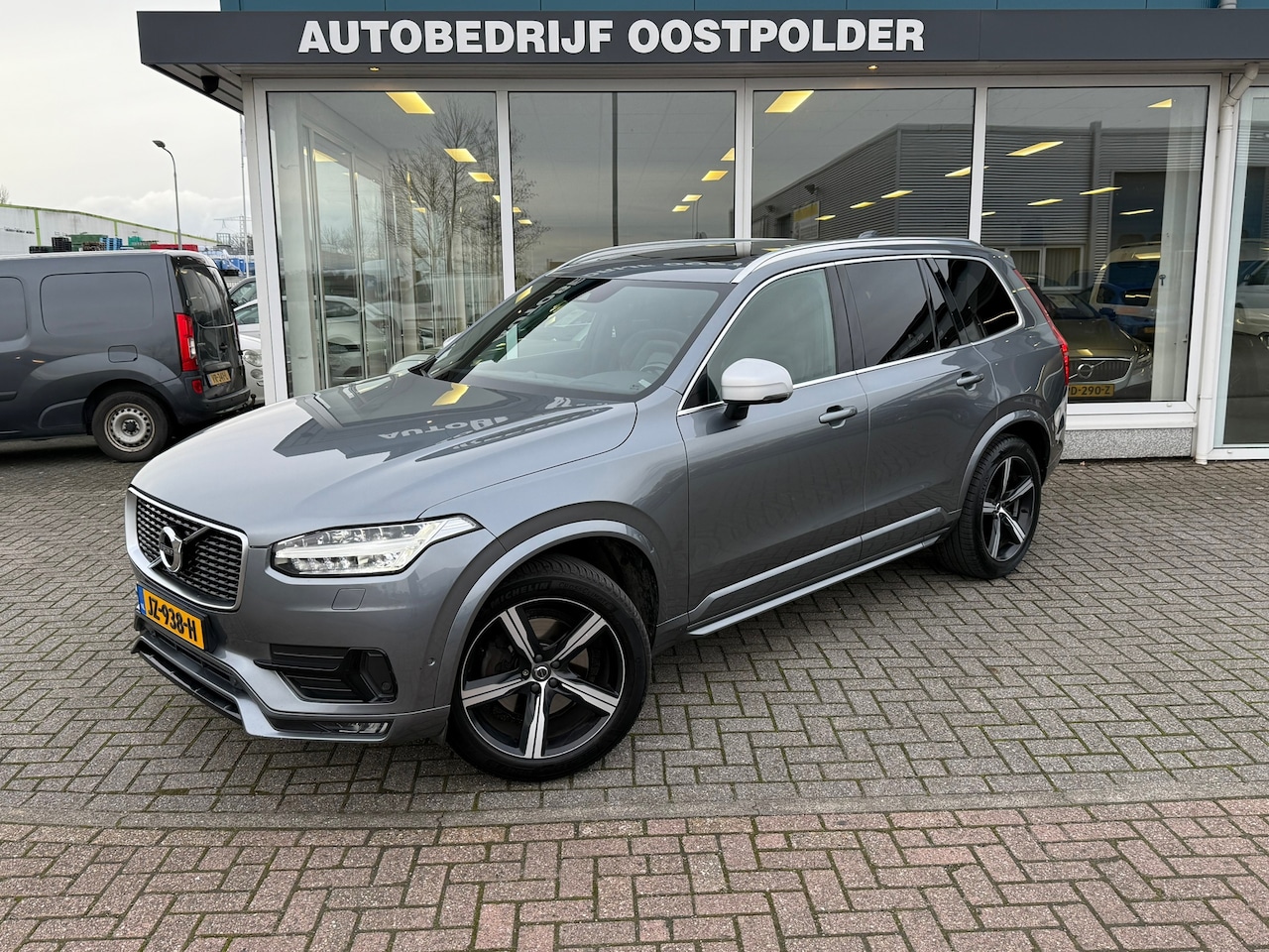 Volvo XC90 - 2.0 D5 AWD R-Design 7 persoons - AutoWereld.nl