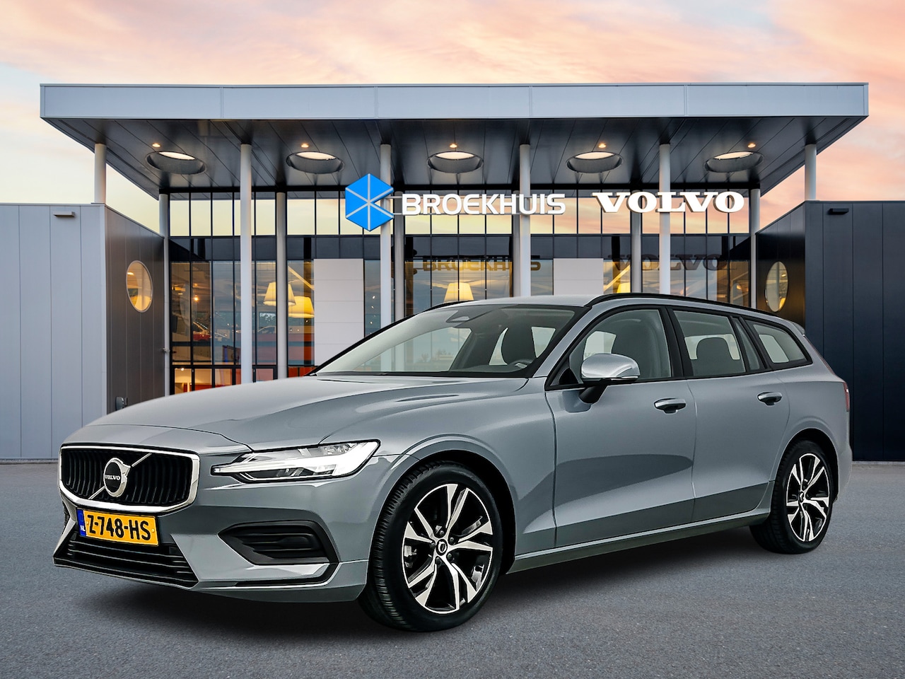 Volvo V60 - B3 Essential Edition | 18" | Adaptieve cruise control | BLIS | Stoel- stuur- achterbankver - AutoWereld.nl