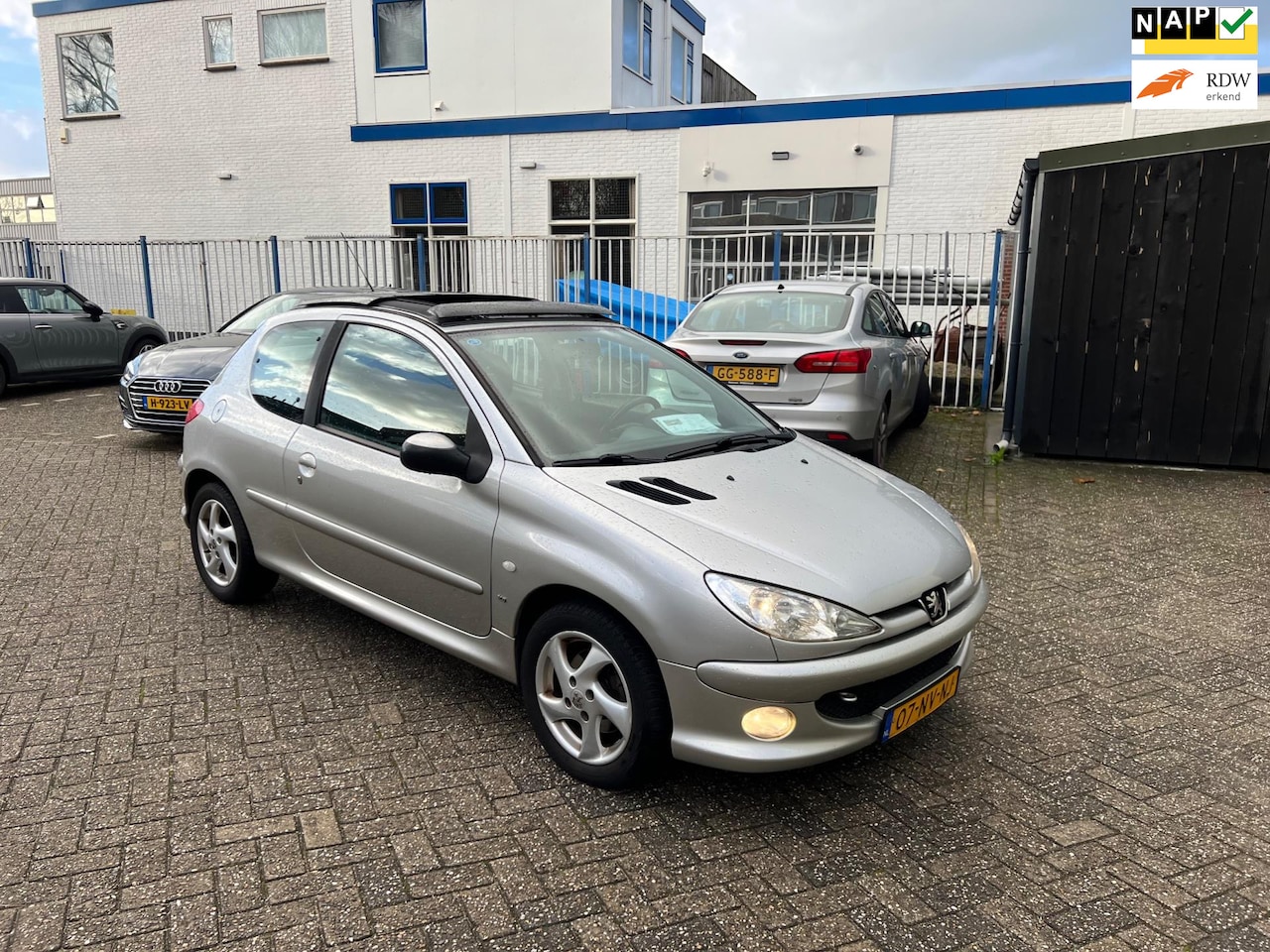 Peugeot 206 - 1.4-16V XS. *Pano dak* - AutoWereld.nl