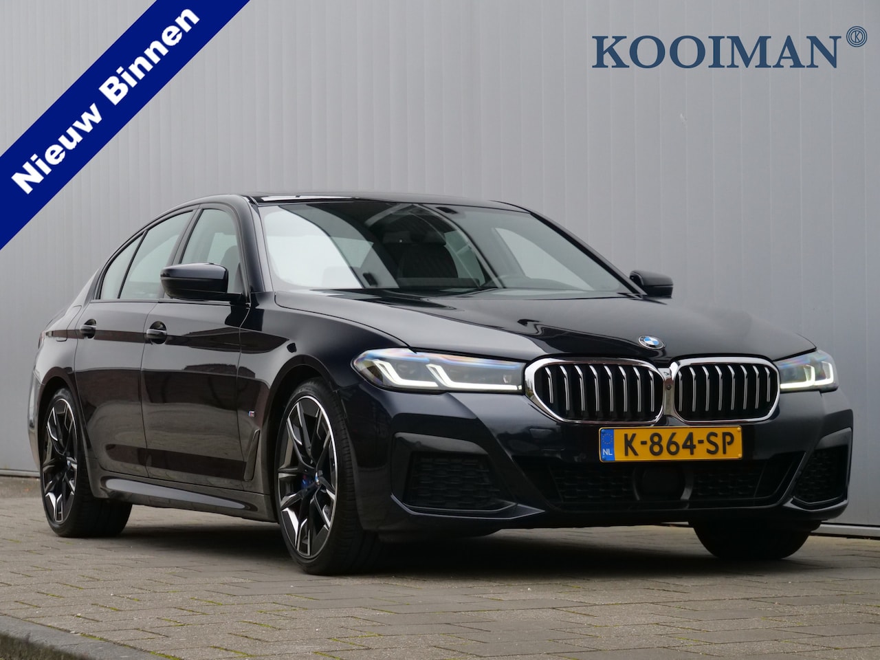 BMW 5-serie - 530i 252pk High Executive Automaat M-pakket Head-up display / Schuifdak / Trekhaak - AutoWereld.nl