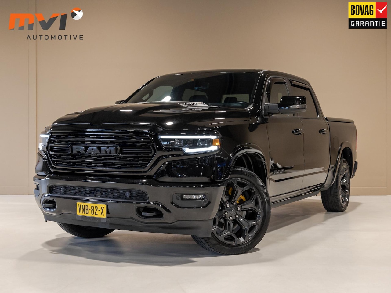 Dodge Ram 1500 - 5.7 V8 4x4 Crew Cab Limited / 401pk / Panorama dak / Harman Kardon / - AutoWereld.nl