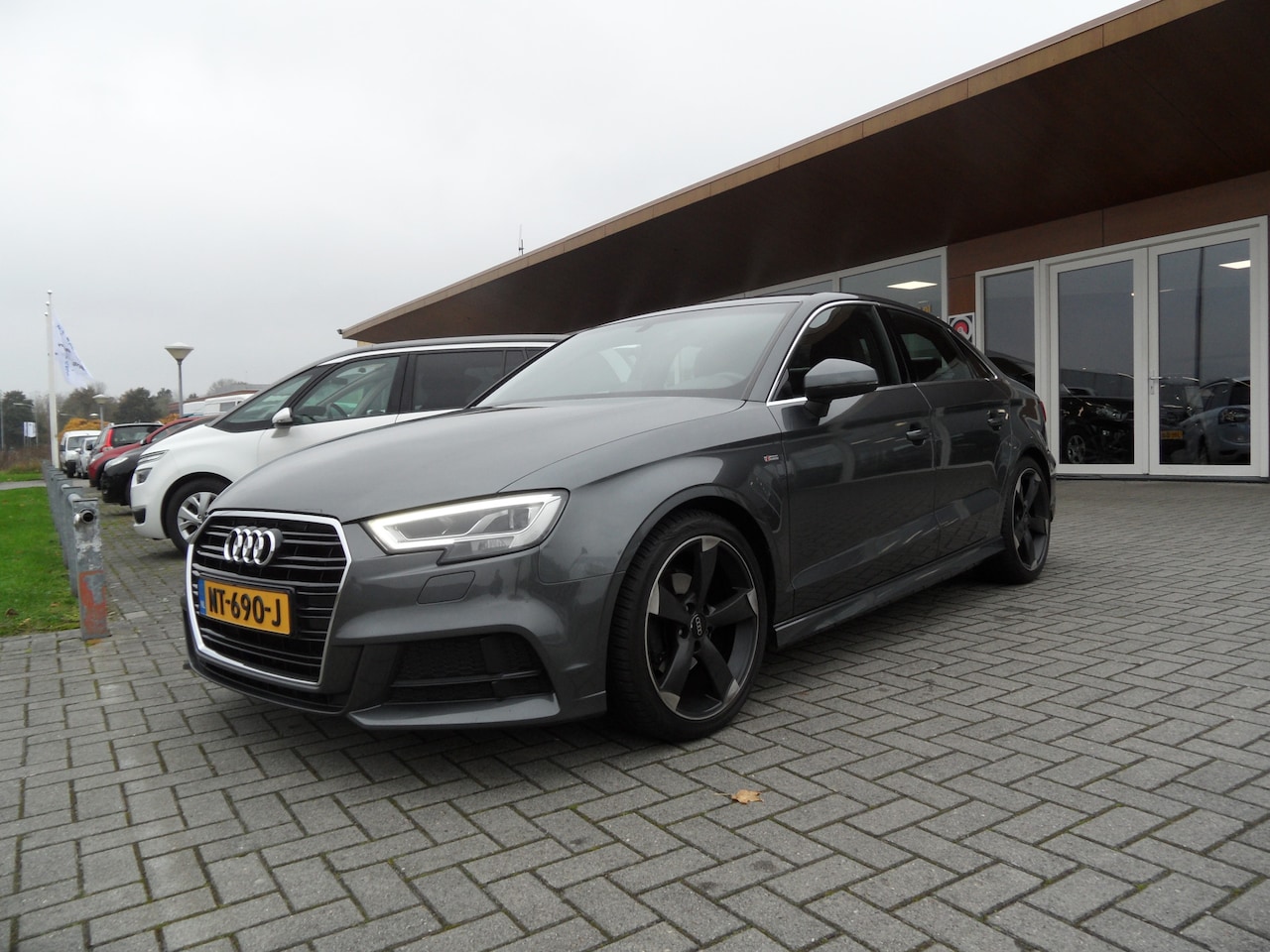 Audi A3 Limousine - Automaat 1.6 TDI Sport S Line Edition - AutoWereld.nl