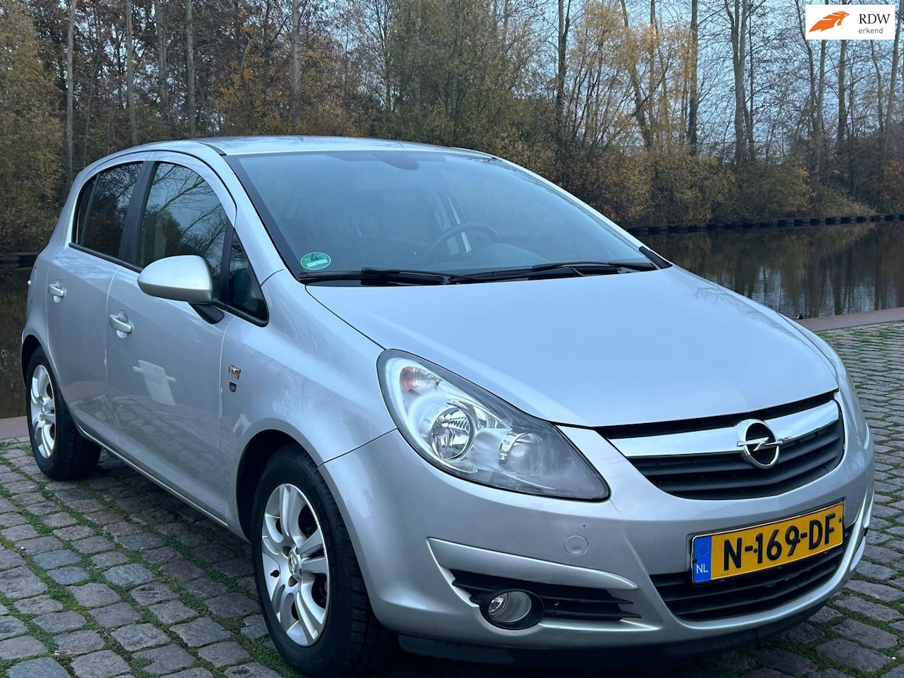 Opel Corsa - 1.4-16V '111' Edition Automaat airco elektrische ramen cruis control - AutoWereld.nl