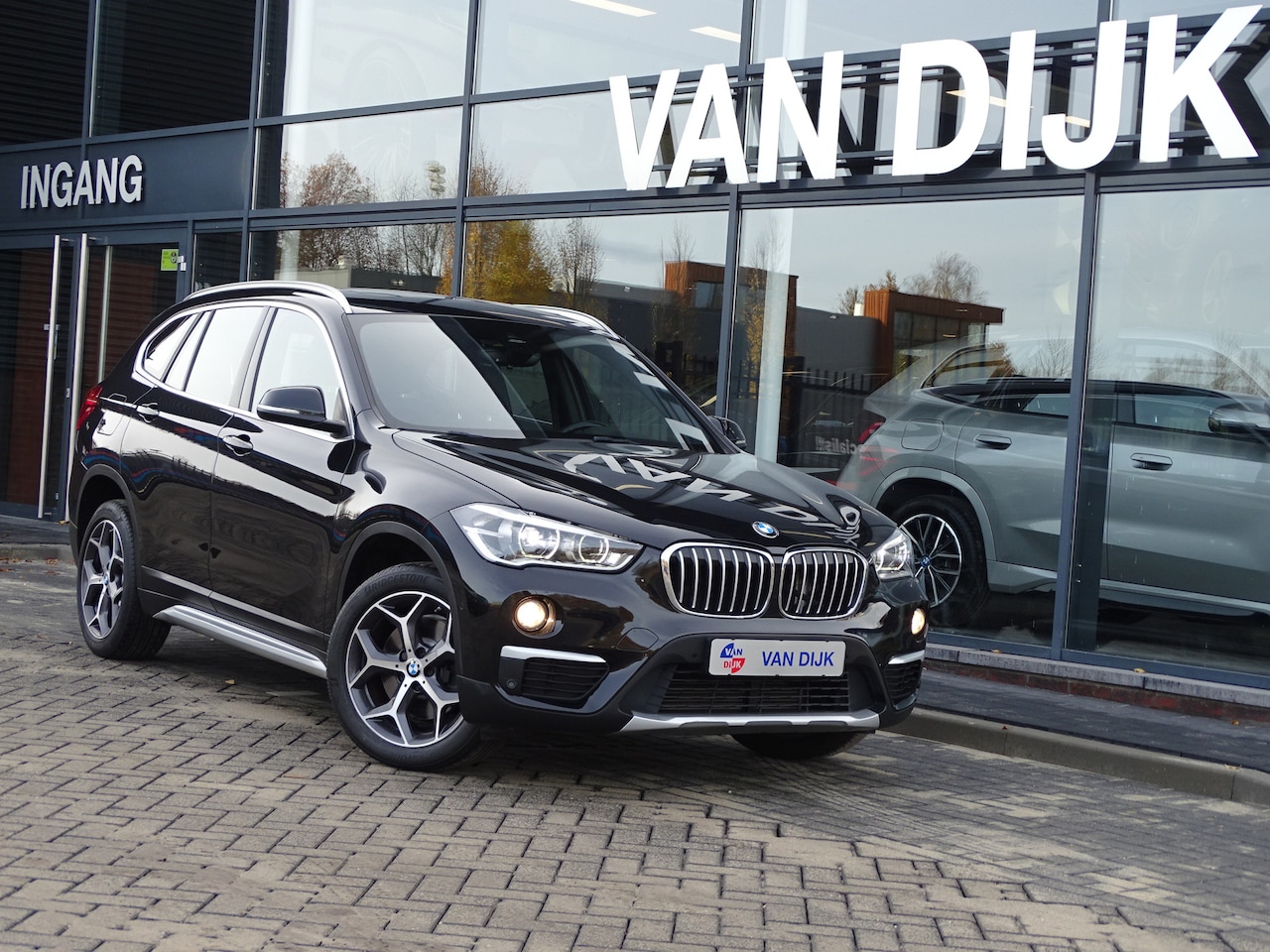 BMW X1 - sDrive20i High Exe. X-Line Leder Pano.Dak Camera Nav.Plus Head-up HiFi Driv.Ass. Led 18"LM - AutoWereld.nl