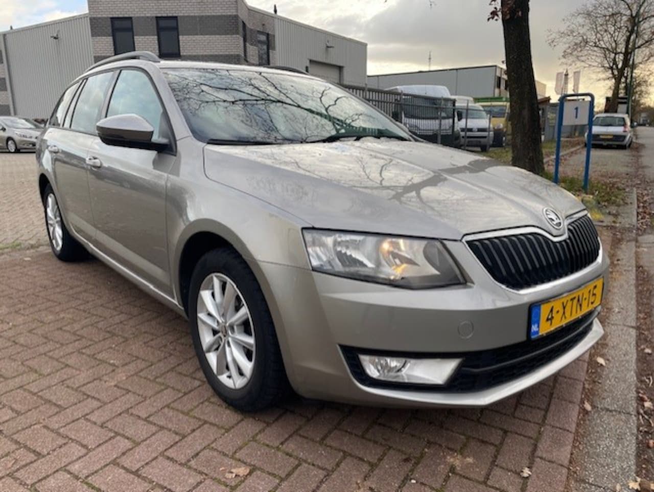 Skoda Octavia Combi - 1.2 TSI Greentech Ambition Businessline Airco/ECC,Cruisecontrol,Navigatie - AutoWereld.nl